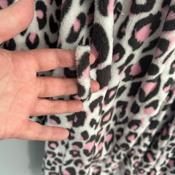 Bobbie Brooks Sleepwear Pink Cheetah Print Robe Size Large Short Length - Picture 2 of 8